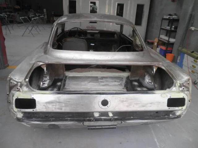 Ford Mustang Coupe image 11