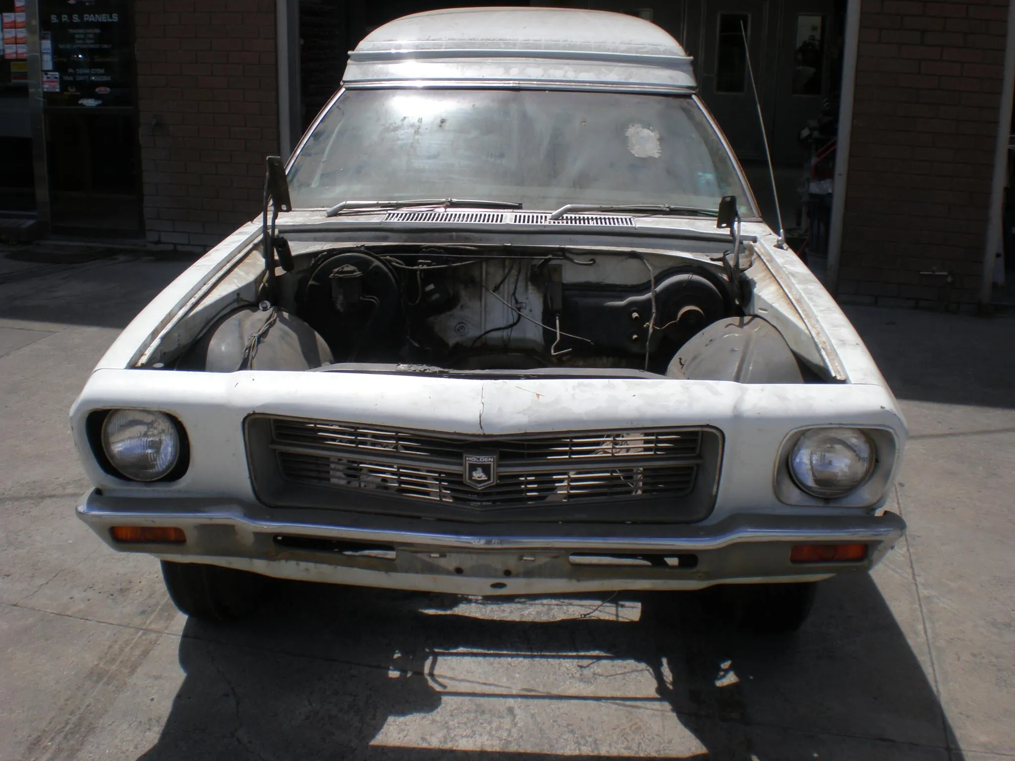1974 HQ Holden Sandman Panel Van image 2